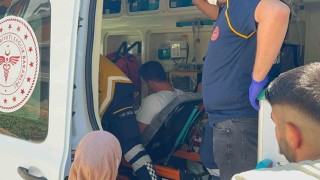 Adıyamanda otomobil ile kamyonet çarpıştı: 2 yaralı