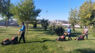 Adıyamanda park ve bahçe bakımları devam ediyor