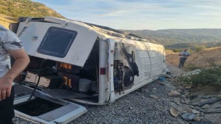 Adıyamanda tarım işçilerini taşıyan minibüs devrildi: 19 yaralı