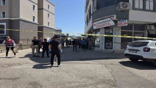 Adliyeden çıkarılan zanlılara silahlı saldırı: 2 yaralı