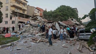 AFAD: Balıkesir Sındırgı merkezli saat 19.53te 6.1 büyüklüğünde deprem meydana geldi. Deprem yerin 11 km derinliğinde meydana geldi.