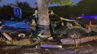 Ağaca çarpan Fiat Tofaş araç hurdaya döndü: 1 ağır yaralı