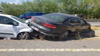 Ağrı İl Sağlık Müdürlüğüne ait makam aracı, Patnos dönüşünde kaza yaptı