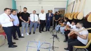 Ağrı Vali Yardımcısı Karataş, Eleşkirt Gençlik Merkezini ziyaret etti