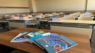 Ağrıda 519 bin 210 ders kitabı öğrencilerin sıralarına bırakıldı