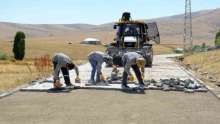 Ağrıda köy yolları modern görünüme kavuşuyor