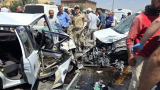 Ahlatta 3 aracın karıştığı kazada 8 kişi yaralandı