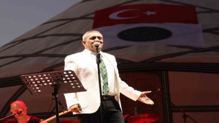 Ahlatta konser veren Yavuz Bingöl, Gazzedeki zulme dikkat çekti