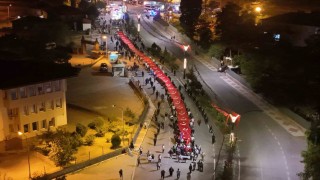 Ahlatta Malazgirt Zaferinin 954. yıl dönümünde dev Türk bayraklı fener alayı