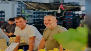 AK Parti Bilecik İl Başkanı Yıldırım, pazar yerinde vatandaşlarla buluştu