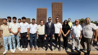 AK Parti Osmaniye’den Ahlat Selçuklu Meydan Mezarlığı Ziyareti