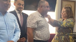 AK Partili Mart, CHP'ye Katıldı: "Baba Ocağına Döndüm"