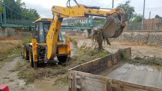 Akdere ekipler tarafından temizleniyor