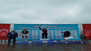 Akhisarlı sporculardan Rizede madalya şöleni