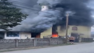Akşam namazı öncesi cami alev alev yandı