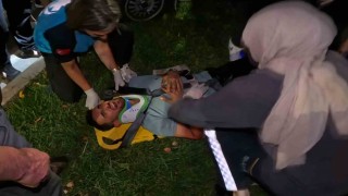 Aksarayda kontrolden çıkan otomobil refüje çıktı: 1 yaralı