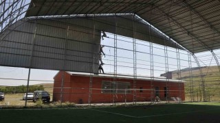 Akyaka Kapalı Halı Sahası yenileniyor