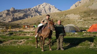 Aladağların şerpaları: Katırlarla zirve yolculuğu