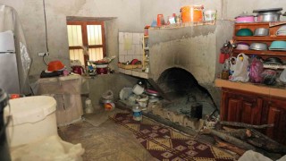 Alanya Belediyesinden yaşlı kadına konteyner ev desteği