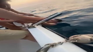 Alanyada denize açılıp boğulma tehlikesi geçiren Ukraynalı turisti tekneciler kurtardı