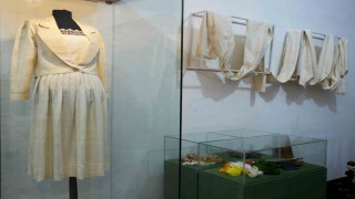 Alanyada ipeğin izinde sergisi, tarihi bedestende açıldı