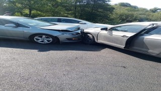 Alaplıda iki otomobil kafa kafaya çarpıştı