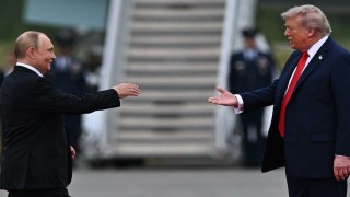 Trump ve Putin Alaska’da Tarihi Zirvede Buluştu