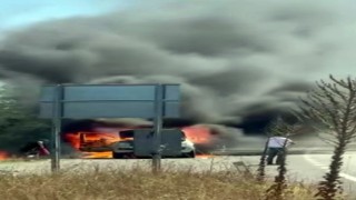 Alev topuna dönen araç kullanılamaz hale geldi