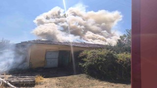 Alevlere teslim olan bina kullanılmaz hale geldi