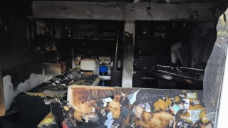 Alevlere teslim olan ev kullanılamaz hale geldi