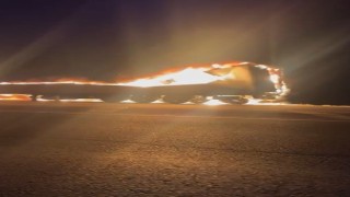 Alevlere teslim olan tır yanarak kullanılamaz hale geldi