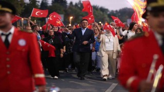 Aliağa 30 Ağustos kutlamalarında fener alayı ve Sefo konseri