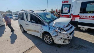 Amasyada özel halk otobüsü hafif ticari araçla çarpıştı: 3 yaralı