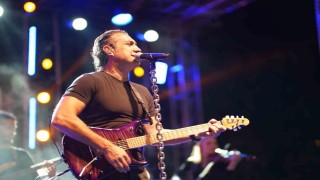 Anadolu rock müziğinin sevilen ismi Kıraç, Erzincanda konser verdi