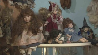 Ankara Kalesindeki Taş Bebek Kafe, 17 bin parçalık koleksiyonuyla dikkat çekiyor