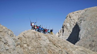 Ankara Kutup Yıldızı Kulübü üyeleri Reşko zirvesine tırmandı