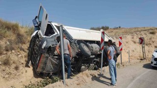 Ankarada kontrolden çıkan kamyon devrildi: 1 yaralı