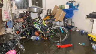 Ankarada sağanak yağış etkili oldu... Yollar göle döndü, evleri su bastı