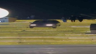 Ankarada sürücü otomobiliyle AVM merdivenlerden inmeye çalıştı