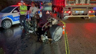 Ankarada tır ile otomobil kafa kafaya çarpıştı: 1 ölü