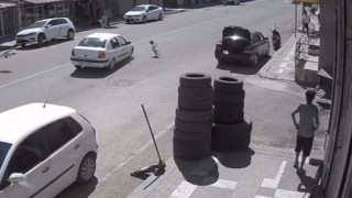 Anne ve babasından kaçan çocuğa otomobil çarptı:
