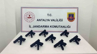 Antalyada otomobilden 8 ruhsatsız tabanca çıktı
