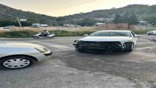 Antalyada üç aracın karıştığı kazada 7 kişi yaralandı