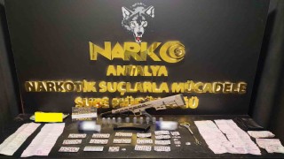 Antalyada uyuşturucu operasyonlarında 1 haftada 28 olayda yakalanan 17 kişi tutuklandı