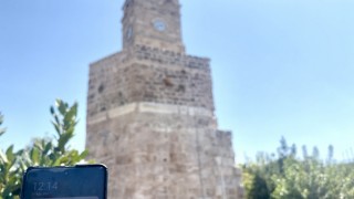 Antalyanın simgesi Saat Kulesinin saati aylardır doğru zamanı göstermiyor
