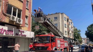 Apartmandan gelen kötü koku ekipleri harekete geçirdi