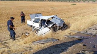 Arabanda trafik kazası: 1 ölü, 1 yaralı