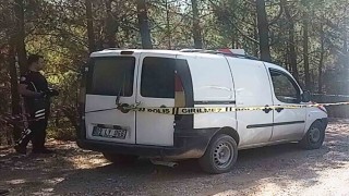 Araç içinde tüfekle vurulmuş halde bulundu