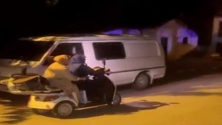 Aracı bozulan kadın vekil programına elektrikli bisikletle devam etti