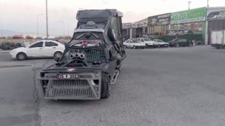 Aracını adeta tanka çevirdi, polis trafikten men edip ehliyete el koydu
